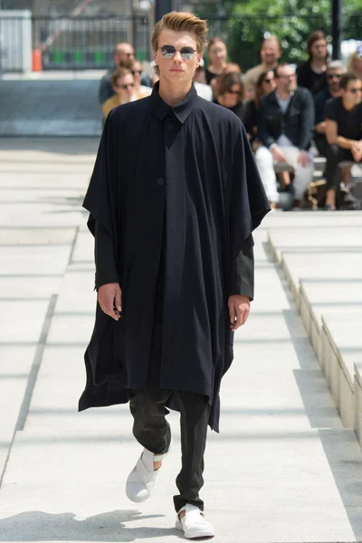 Look 38